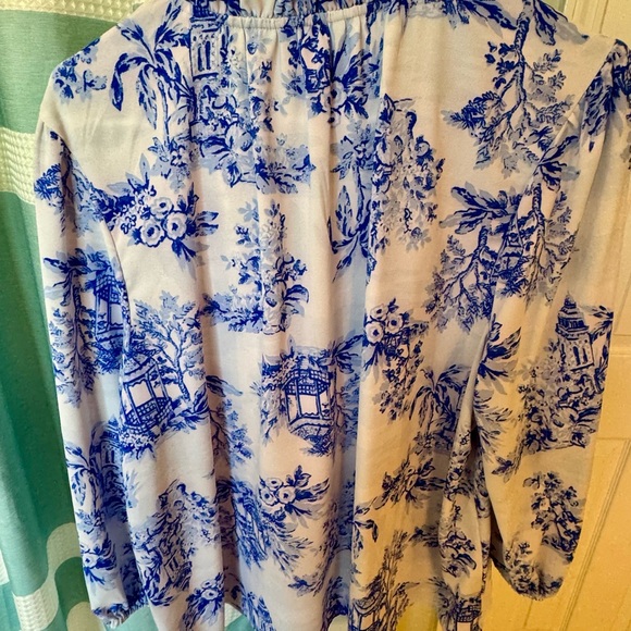 Crown & Ivy Floral Toile Blouse in Blue and White - Picture 4 of 4